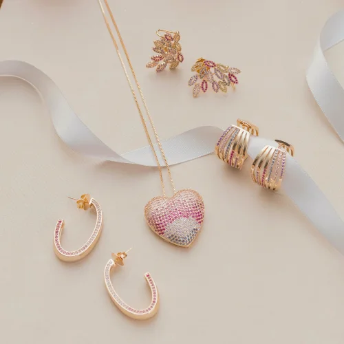 Collana artistica con ciondolo a cuore rosa